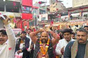 हनुमंत कथा श्रवण करने को अक्षत देकर दिया जा रहा भावपूर्ण बुलावा