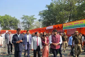 मऊ नगर पालिक कम्यूनिटी हाल में वृहद विधिक सहायता एवं सेवा शिविर का हुआ आयोजन