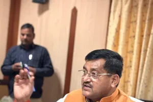 : आंधी तूफान व अघोषित कटौती पर राज्यमंत्री ने अधिकारियों को बैठक में दिए सख्त निर्देश