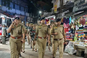 डॉ. भीमराव अंबेडकर जयंती से पूर्व महोबा में सुरक्षा सख्त: एसपी शशांक सिंह ने किया पैदल गश्त व सघन निरीक्षण