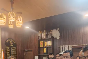 अधिवक्ताओं ने डीएम को सौंपा ज्ञापन