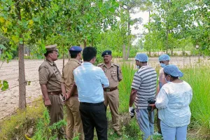 बहराइच: झाड़ियों में मिला गला रेता हुआ मासूम का शव, हत्या की आशंका, इलाके में घटना से सनसनी 