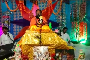 बागर गांव में आयोजित श्रीमद्भागवत कथा में उमड़ रही श्रद्धालुओं की भारी भीड़