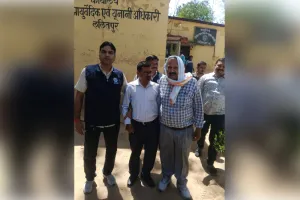 ललितपुर में आयुर्वेदिक अधिकारी को विजलेंस टीम ने रंगे हाथों एक लाख रुपये की रिश्वत लेते पकड़ा
