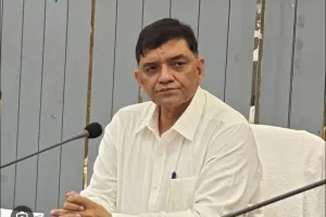 पीलीभीत डीएम का मजबूत कदम: अपराध और नशे के खिलाफ सख्त हुई व्यवस्था, अधिकारियों को दिए कड़े निर्देश
