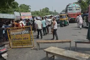 थाने में पुलिस  सोती रही, तो दुकानों में लूटपाट करते रहे लुटेरे
