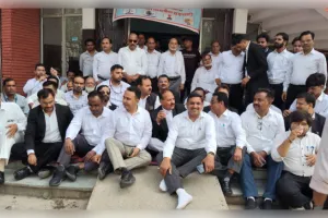 ई-रजिस्ट्री के विरोध में अधिवक्ताओं की हड़ताल जारी, सरकार को करोड़ों का राजस्व नुकसान