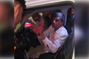 बीआरटीएस बस से टकराई नशे में धुत एएसआई की कार , शराब और वर्दी बरामद