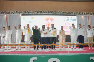 कोरबा में विशाल सामूहिक योगाभ्यास, मंत्री गुरु खुशवंत साहेब ने दिया स्वस्थ समाज का संदेश