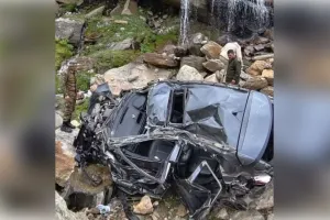 लाहौल-स्पीति में दर्दनाक हादसा: खाई में गिरी कार,  हादसे में मां-बेटे की मौत