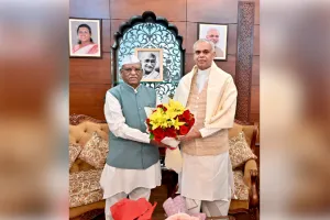जयपुर:  राज्यपाल हरिभाऊ बागडे से गुजरात के राज्यपाल आचार्य देवव्रत की मुलाकात
