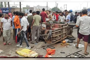 बुलंदशहर:  ई-रिक्शा और ऑटो की आमने-सामने टक्कर में दो लाेगाें की दर्दनाक मौत