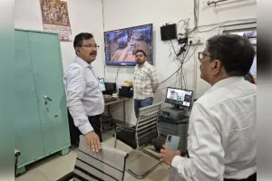अवैध खनन पर प्रभावी नियंत्रण: जिलाधिकारी ने माइनिंग कमांड सेंटर का किया निरीक्षण