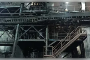 कुसुम स्मेल्टर्स प्लांट में गर्म स्पंज आयरन की चपेट में आने से तीन मजदूर झुलसे, उपचार जारी