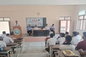 कृषि महाविद्यालय में खेत बचाओ अभियान का आयोजन
