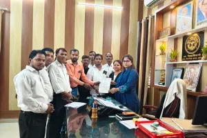 ग्रामीण जनहित सेवा समिति ने हैण्ड पम्पों के पानी के आर्सेनिक जांच कराने की मांग को लेकर एसडीएम को सौंपा ज्ञापन