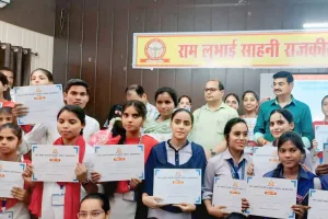 निबंध लेखन व पोस्टर मेकिंग प्रतियोगिता में अभिनव राठौर रहे अव्वल, राज्यमंत्री ने किया सम्मानित