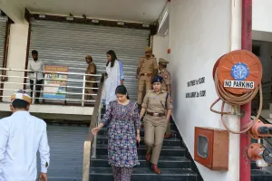 लखनऊ अग्निकांड के बाद डीएम एवं एसपी ने विभिन्न लाइब्रेरी एवं कोचिंग संस्थानों का किया औचक निरीक्षण