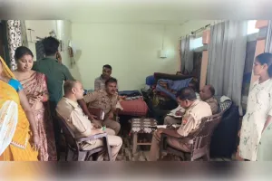  मकान में घुसे चोरों ने लाखों के जेवर व नकदी लेकर फरार, सीसीटीवी में कैद हुए आरोपित