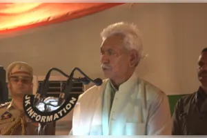 अमरनाथ तीर्थयात्रियों को रवाना करने से पहले उप राज्यपाल मनोज सिन्हा ने की पूजा-अर्चना