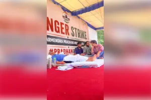 दिल्ली में भूख हड़ताल पर बैठे सोनम वांगचुक के समर्थकों ने भी रखा एक दिन का उपवास