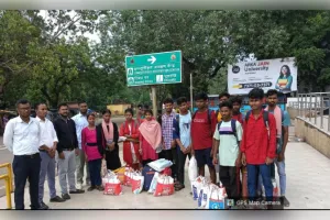 तमिलनाडु गैस रिसाव : पश्चिमी सिंहभूम के 14 श्रमिक सकुशल लौटे, प्रशासन ने किया स्वागत