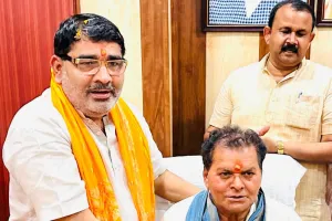 नारियल फोड़ व पूजन अर्चन कर क्षेत्रीय अध्यक्ष ने किया पदभार ग्रहण 