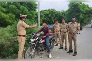 गंगा बैराज पर पुलिस का शिकंजा, बिना नम्बर प्लेट और संदिग्ध वाहनों की हुई सघन जांच
