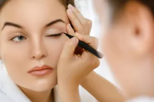 चेहरे से जल्दी पिघल जाता है मेकअप? 