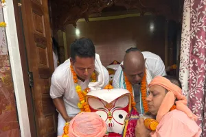 श्रृंगारित होकर नगर यात्रा पर निकले भगवान जगन्नाथ 