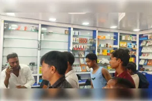 कोलासी में मोबाइल दुकान में सेंधमारी कर करीब 3 लाख के मोबाइल ले उड़े चोर