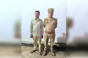 महोबा में जुआ गिरोह पर शिकंजा, 25 हजार का इनामी पकड़ा