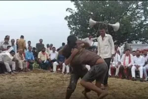 नागपंचमी पर दंगल में पहलवानों ने आजमांए दांव, ग्रामीणों ने लिया आनंद 