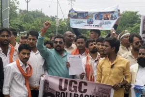 आरक्षण का आधार आर्थिक करने की मांग, सामान्य वर्ग के सैकड़ों लोगों ने किया प्रदर्शन; राष्ट्रपति के नाम सौंपा ज्ञापन