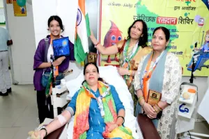 ‘एक हाथ तिरंगा, एक हाथ रक्तदान’ का संदेश, 45 लोगों ने किया स्वैच्छिक रक्तदान