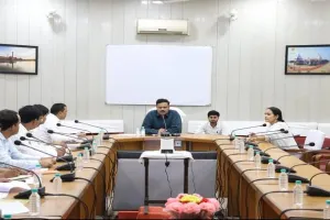 खनिज के अवैध उत्खनन, परिवहन एवं भंडारण पर करें सख्त कार्रवाई : संभागायुक्त शर्मा