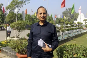दिल्ली के पूर्व मंत्री सत्येंद्र जैन समेत छह गिरफ्तार