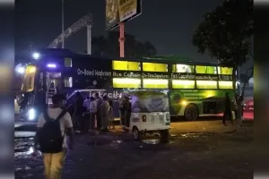 अवध बस अड्डे के पास हाईटेक स्लीपर बसों का अवैध संचालन