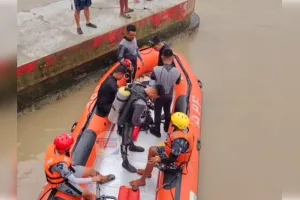 रील बनाने के दौरान कोसी नदी में गिरा युवक, तलाश जारी