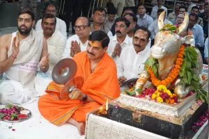श्रावण में महाकाल की शरण में CM मोहन यादव, बजाई झांझ