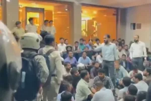 सीजीएल-टीडीपीएल परीक्षा रद्द करने के विरोध में उतरे नियुक्त कर्मी