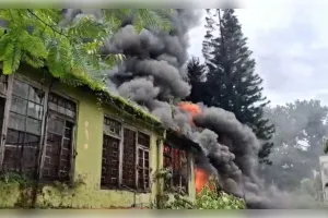 सिलीगुड़ी के प्लास्टिक फैक्ट्री में आग लगने से करोड़ों का नुकसान
