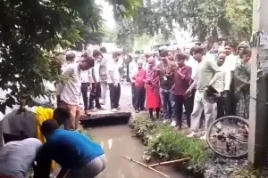 मुख्यमंत्री के कार्यक्रम स्थल से महज 100 मीटर दूर खुले नाले में गिरकर युवक की मौत