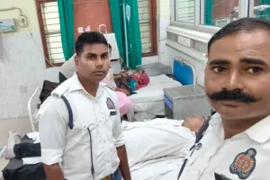 मानवता की मिसाल: ट्रैफिक पुलिस की तत्परता से बची अधिवक्ता की जान