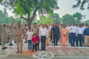 स्वतंत्रता दिवस की 80 वीं वर्षगांठ पर विकास भवन में ध्वजारोहण एवं गोष्ठी हुई आयोजित