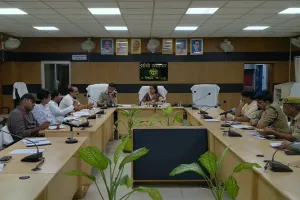 अभियोजन की समीक्षा में डीएम ने दिए सख्त निर्देश, गंभीर मामलों में शीघ्र सजा पर जोर