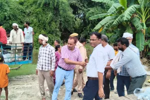 निघासन की नया पुरैना और पुराना पुरैना गांव में पहुंचा पानी,राहत में जुटा प्रशासन