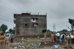 मनौरी में बारूद के ढेर पर बसा था मौत का कारखाना, भीषण धमाके में आठ की मौत