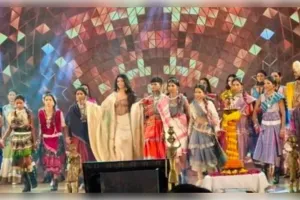 पूर्व महिला नक्सलियों ने रायपुर में रैंप वॉक किया