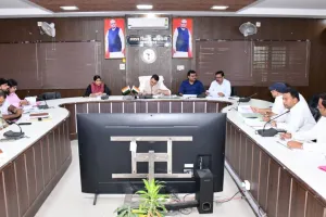 सीएम डैशबोर्ड की समीक्षा में डीएम ने दिए सख्त निर्देश